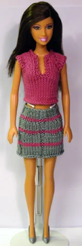 Cerise topp och grå/cerise kjol