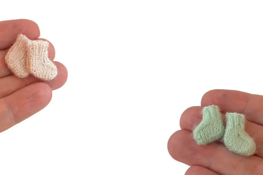 sticka sockor till din barbiedocka