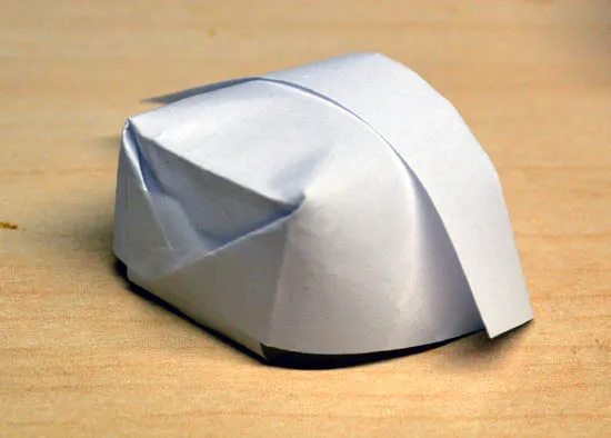 Barbie i blå och vit stickad sjuksköterskeuniform från förr.