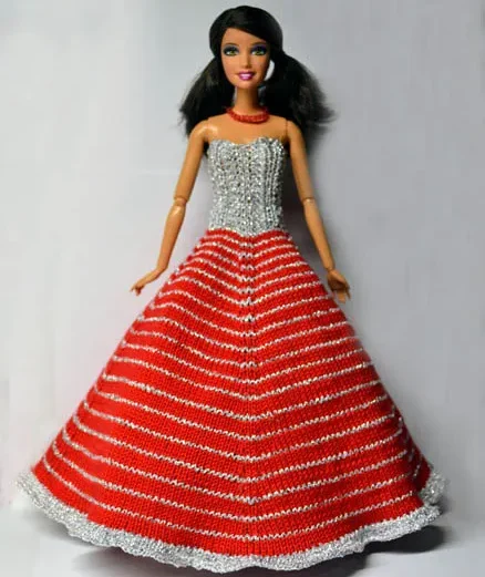 Barbie i stickad röd och silver ballklänning med voluminös kjol.