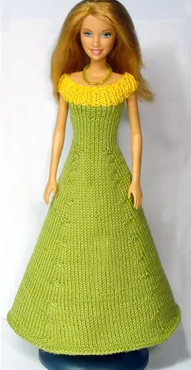 Barbie i stickad grön långklänning med gul krage