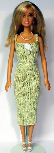 Barbie i ljusgrön stickad klänning med strukturmönster