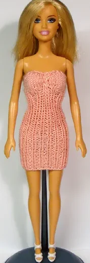 Barbie i rosa stickad klänning i resår