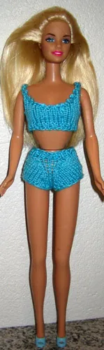 Barbie i turkos stickade byxor och matchande topp.