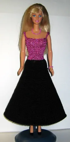 Barbie i svart och cerise aftonklänning med vid kjol.