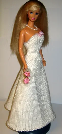 Barbie i vit glittrig brudklänning med rosa blommor.